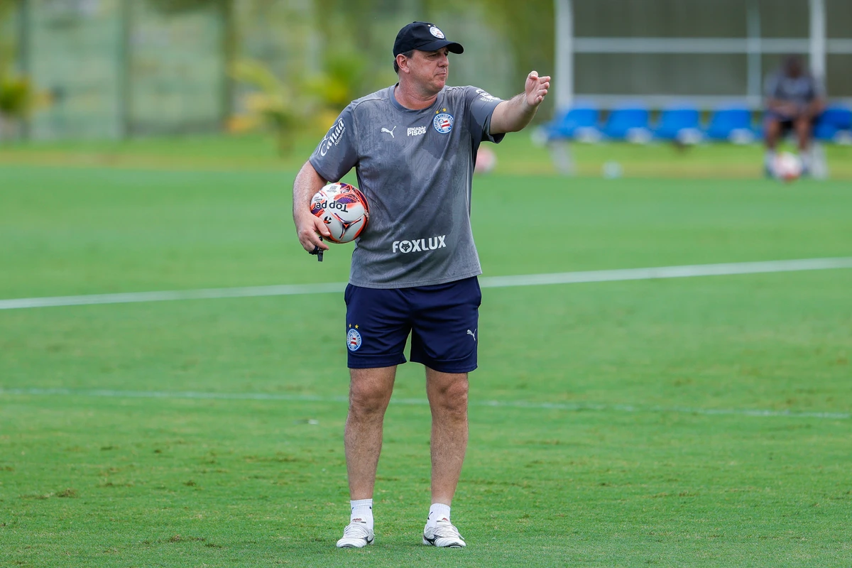 Elenco do Bahia treina em preparação para encarar o Porto-BA por Rafael Rodrigues/ECB