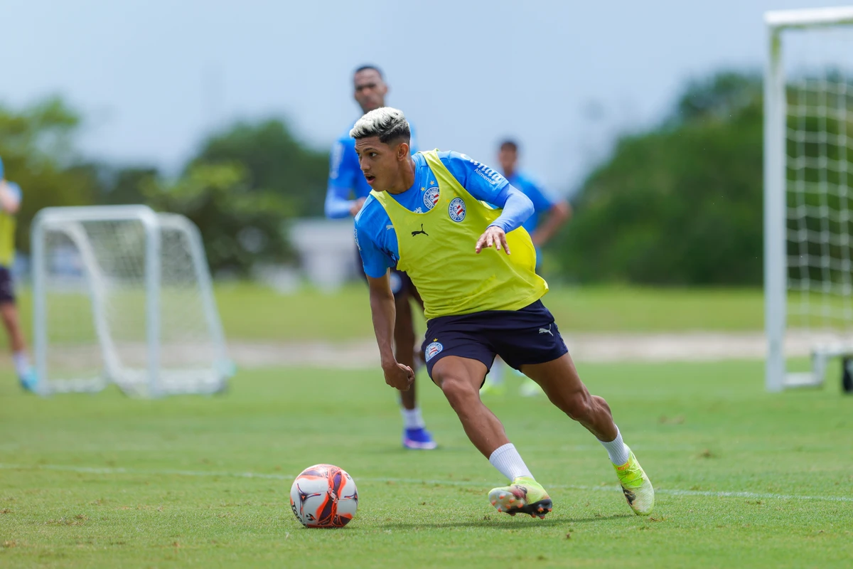 Elenco do Bahia treina em preparação para encarar o Porto-BA por Rafael Rodrigues/ECB