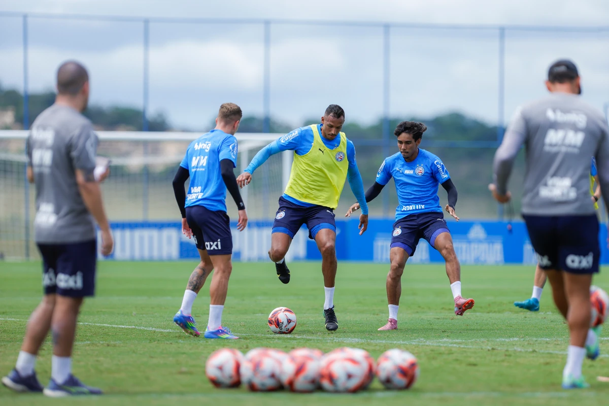 Elenco do Bahia treina em preparação para encarar o Porto-BA por Rafael Rodrigues/ECB