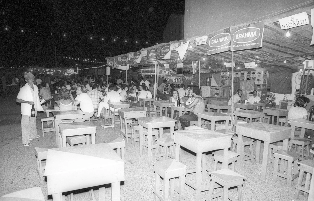 Em 1980, área para comer e beber por Hipolito Pereiro - Arquivo Correio