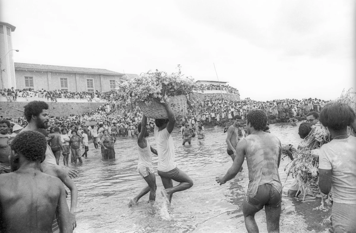 Entrega de flores em 1979 por Gildo Lima - Arquivo Correio