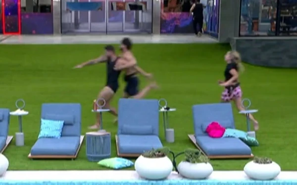 Globo mostra imagens inéditas do empurrão que selou a expulsão de Paulo Augusto