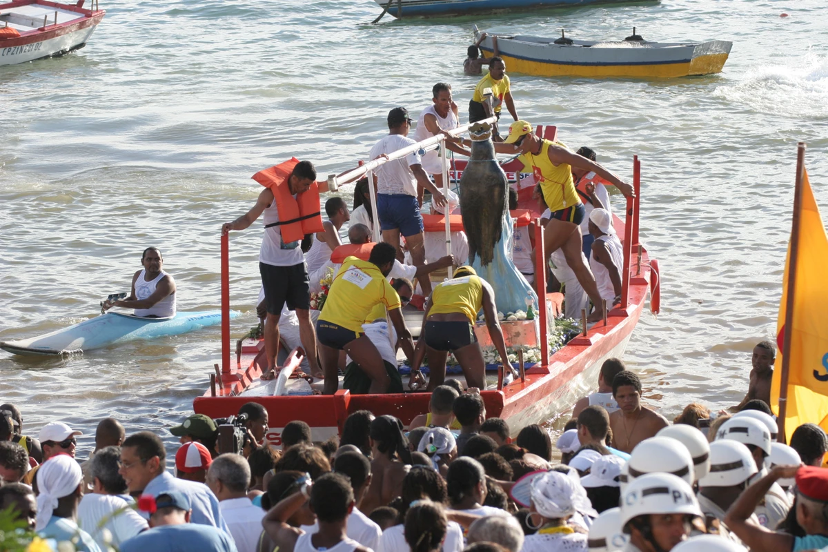 Imagem é levada para o mar por Antonio Queiroz/Arquivo CORREIO