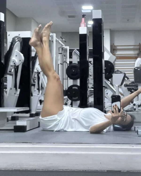 Ivete Sangalo treina pesado por Reprodução