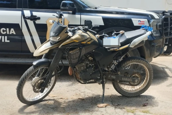 Motocicleta foi apreendida e passará por exames periciais.
