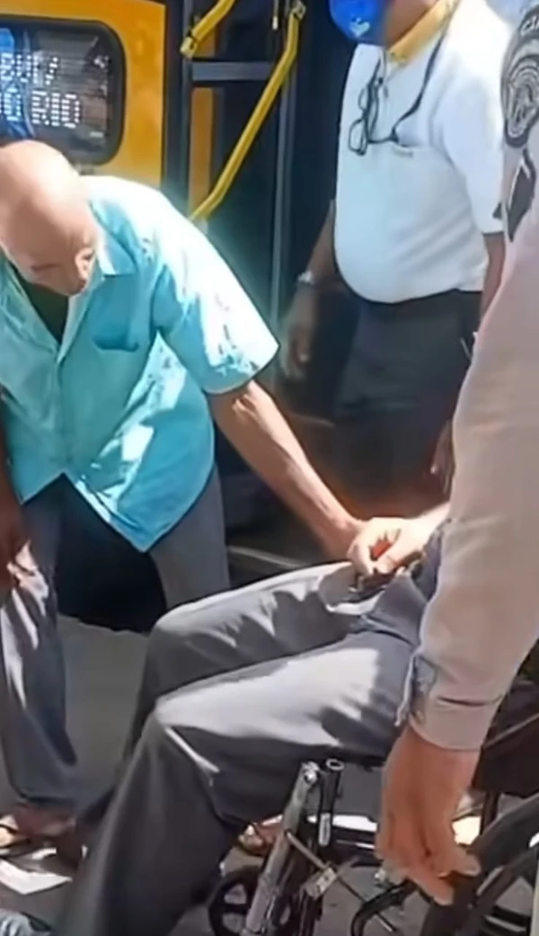 Motorista de ônibus sofre infarto em Salvador por Reprodução