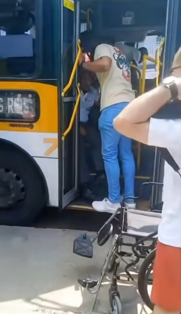 Motorista de ônibus sofre infarto em Salvador por Reprodução