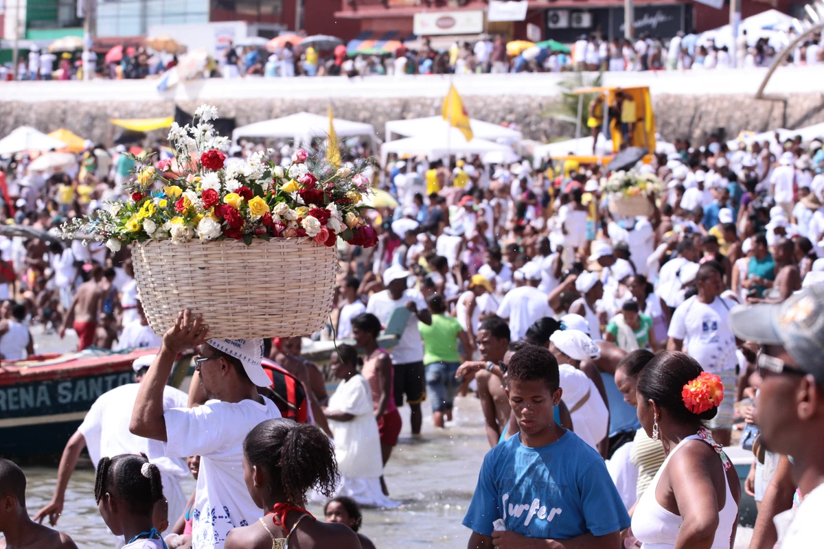 Praia cheia para o Dois de Fevereiro por Robson Mendes/Arquivo CORREIO