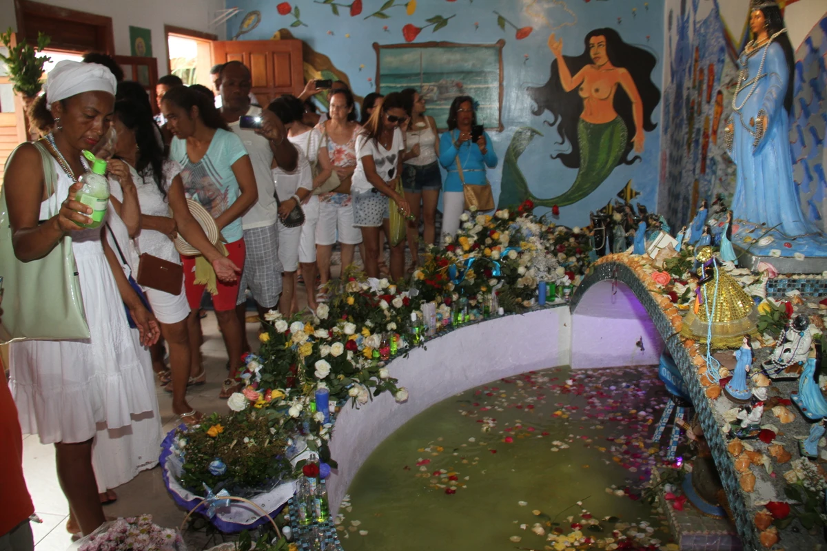 Preparativo para presente de Iemanjá, 2017 por Evandro Veiga/Arquivo CORREIO
