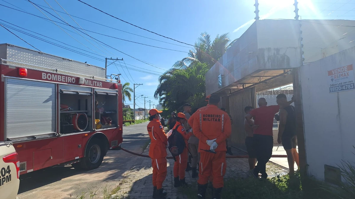 Príncipio de incêndio em casa de Lauro de Freitas por Reprodução