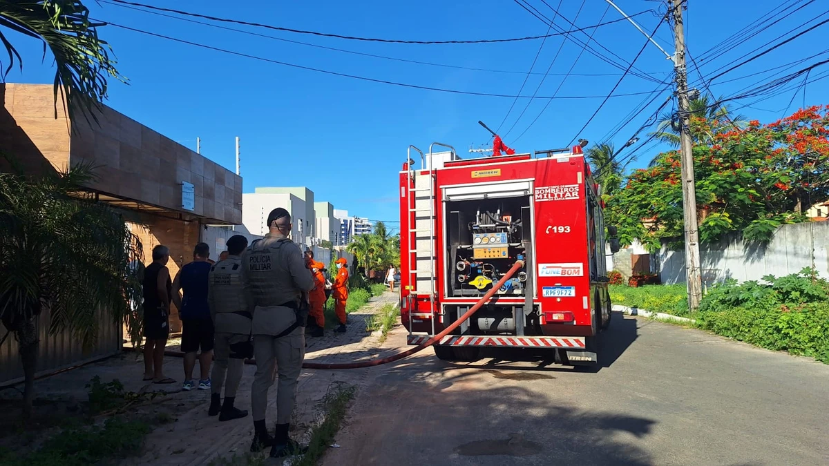 Príncipio de incêndio em casa de Lauro de Freitas por Reprodução