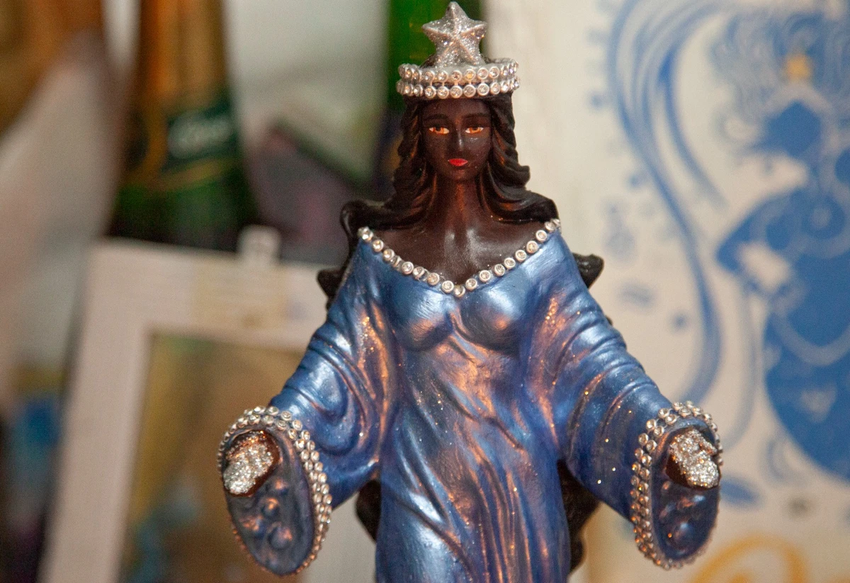 Quem pintou Iemanjá de br? por Sora Maia