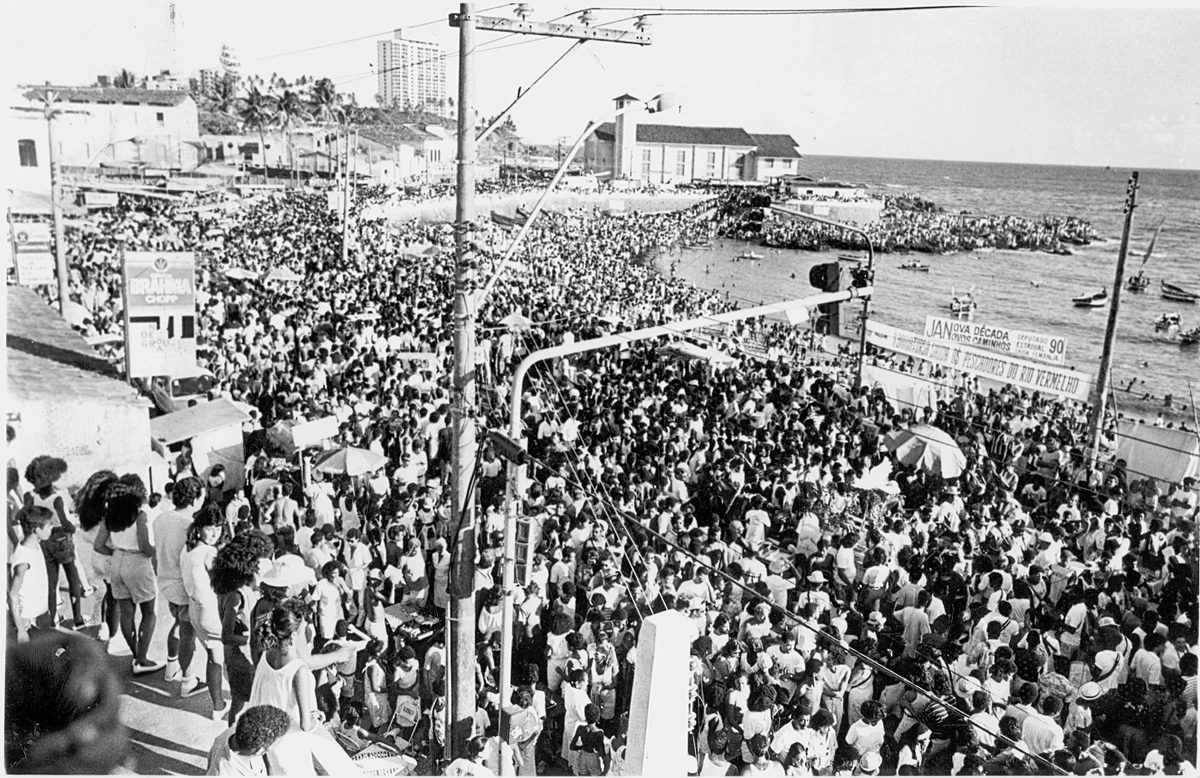 Ruas cheias no Rio Vermelho em 1990 por Roberto Furtado - Arquivo Correio