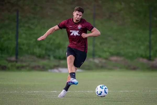 Rúben Rodrigues com a camisa do Vitória por Victor Ferreira/EC Vitória