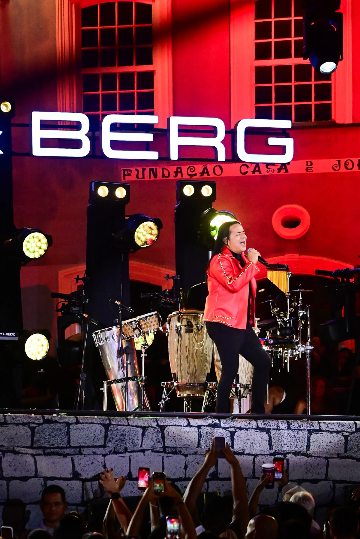 Silvânia troca cinco vezes de figurino e brilha em gravação com Berg no Pelourinho por Leo Franco/AgNews