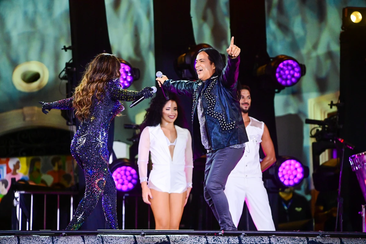 Silvânia troca cinco vezes de figurino e brilha em gravação com Berg no Pelourinho por Leo Franco/AgNews