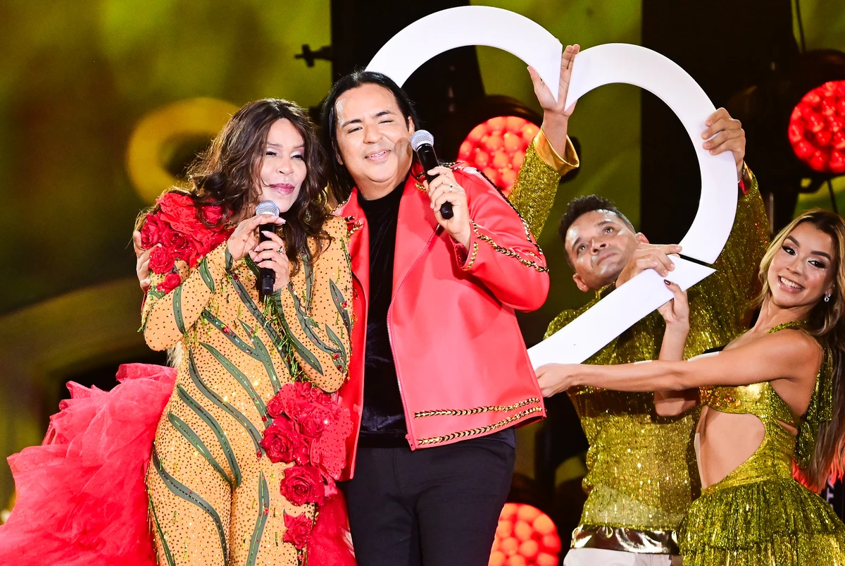 Silvânia troca cinco vezes de figurino e brilha em gravação com Berg no Pelourinho por Leo Franco/AgNews