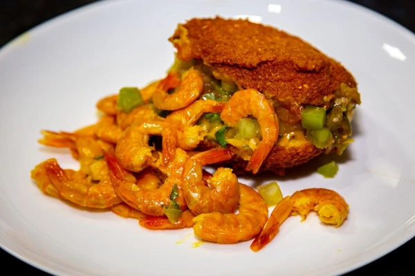 Siri catado no acarajé vira novidade em Salvador por Shutterstock