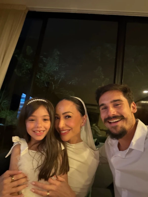Zoe, Sabrina Sato e Nicolas Prattes por Reprodução/Instagram