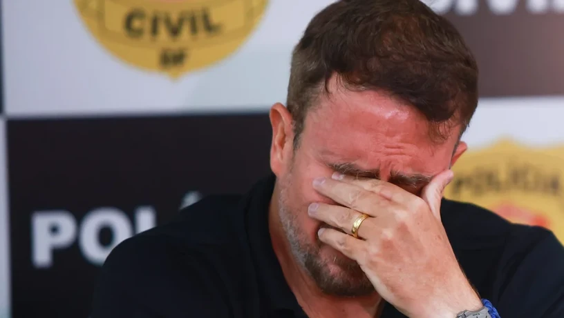 Imagem - Delegado chora ao falar detalhes de caso do piloto que agrediu adolescente: 'Dor de um pai'