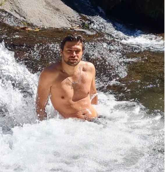 Brenno Meneghel e Maria Padilha são casados por Reprodução