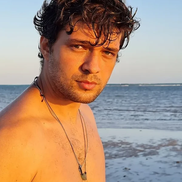 Brenno Meneghel e Maria Padilha são casados por Reprodução