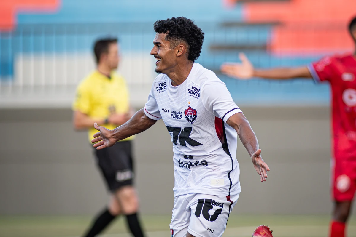 Luís Miguel fez gol e deu assistência pelo Vitória diante do Barcelona de Ilhéus