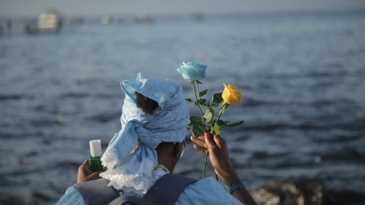 Imagem - FOTOS: Festa de Iemanjá leva multidão ao Rio Vermelho; veja imagens