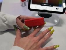 Imagem - Unha de gel e esmalte são coisas do passado:a moda agora é usar aplicativo para pintar em 5 segundos