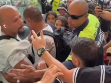 Imagem - Felipe Melo briga com torcedores do Corinthians em final contra o Flamengo; veja