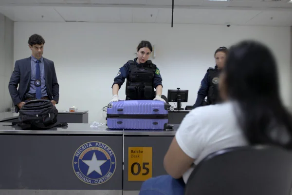 Aeroporto Área Restrita mostra trabalho da Receita por Divulgação