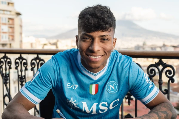 Alisson Santos foi anunciado pelo Napoli, da Itália