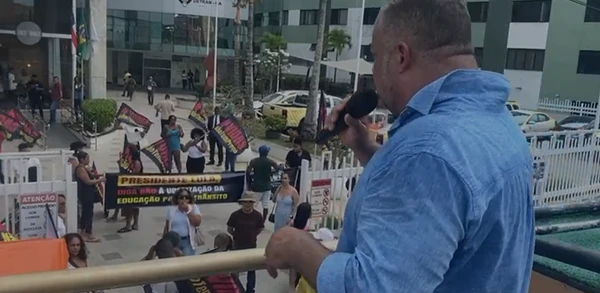 Categoria protesta em frente ao Detran, em Salvador por Divulgação