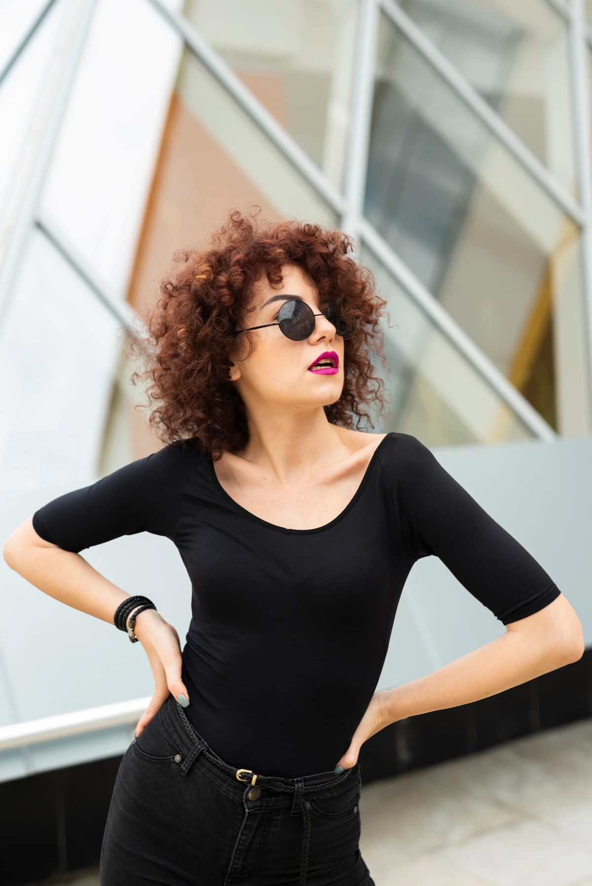 Uso das cores certas podem dar sensação de silhueta menor por Reprodução | Freepik