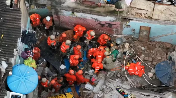 Desabamento deixou uma mulher morta por Reprodução/TV Globo