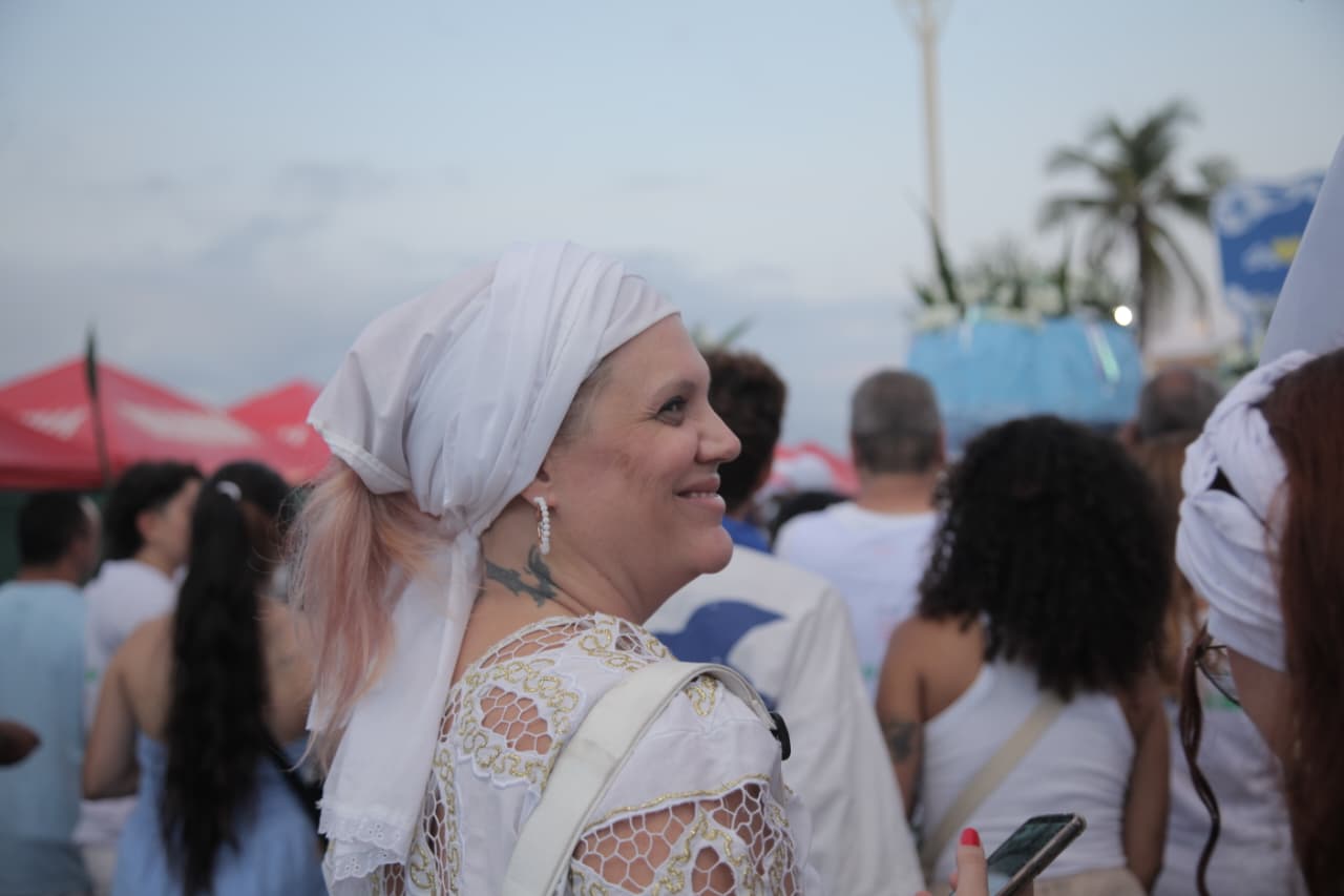 Dois de fevereiro levou multidão ao Rio Vermelho para homenagear Iemanjá por Sora Maia/CORREIO