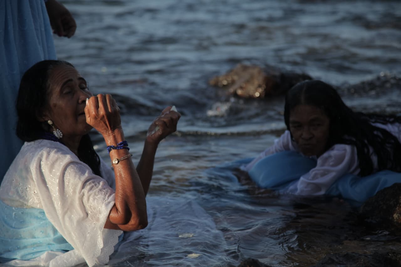 Dois de fevereiro levou multidão ao Rio Vermelho para homenagear Iemanjá por Sora Maia/CORREIO