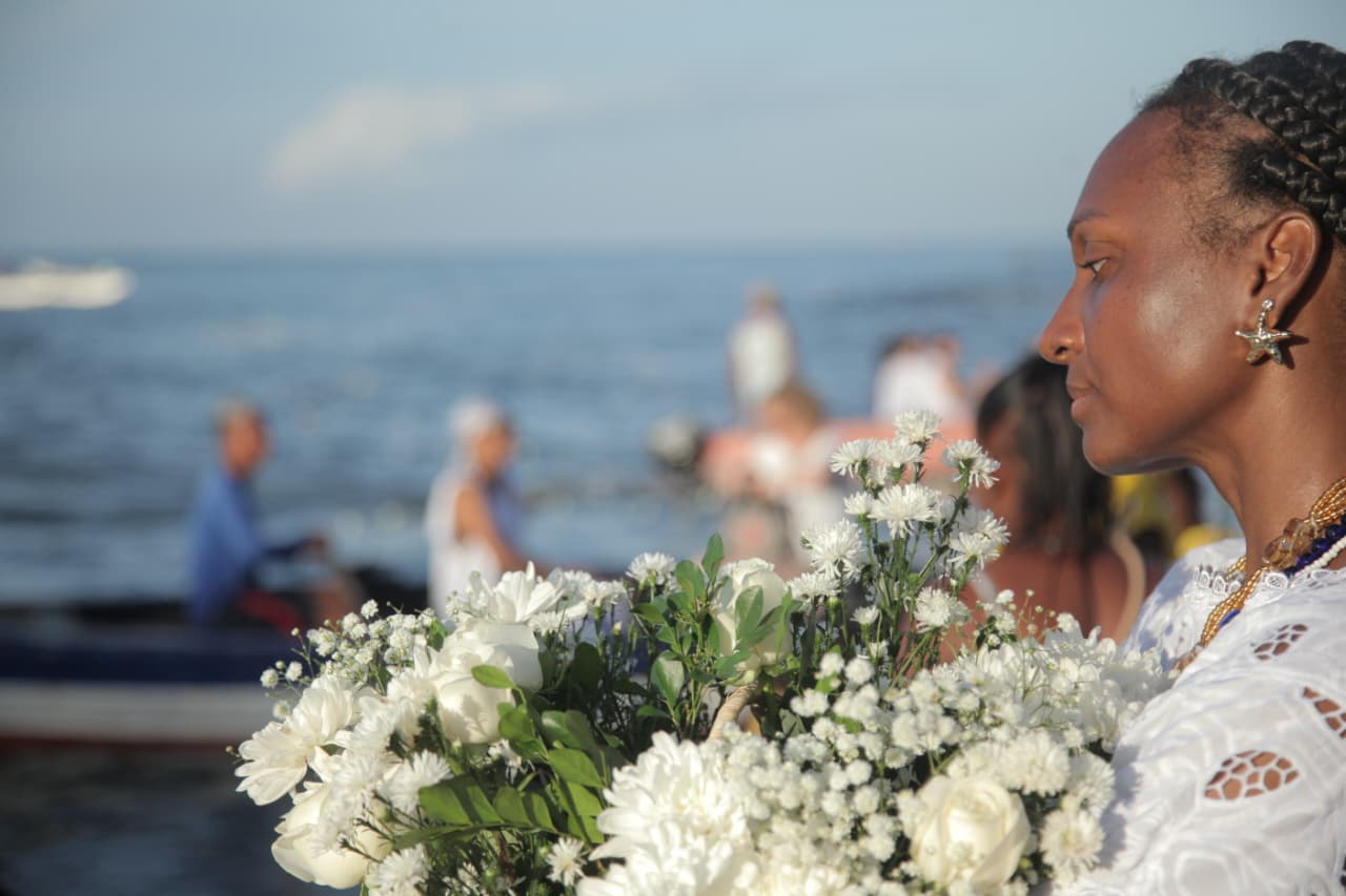 Dois de fevereiro levou multidão ao Rio Vermelho para homenagear Iemanjá por Sora Maia/CORREIO