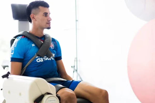 Everton Moraes com a camisa do Bahia por Letícia Martins/EC Bahia