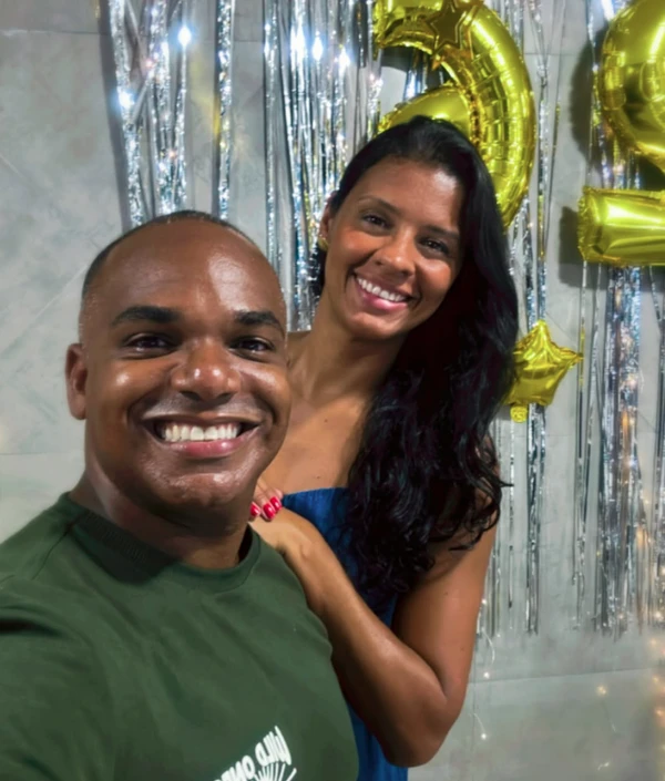 Hoje Guilherme é adestrador de cães por Reprodução | Redes Sociais