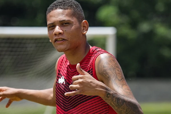 Guilherme Rend pelo Vitória 