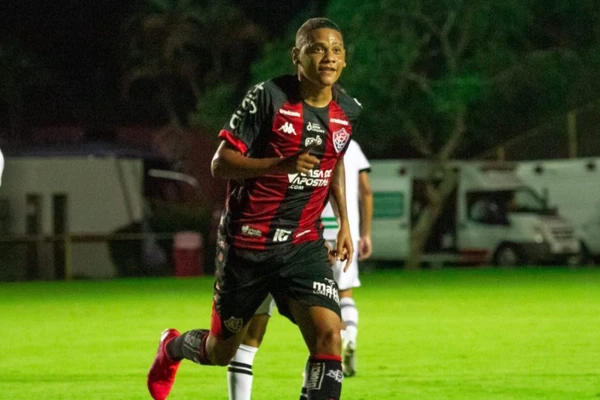 Guilherme Rend pelo Vitória por Letícia Martins/ECV