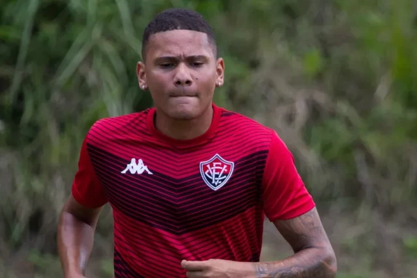 Guilherme Rend pelo Vitória por Letícia Martins/ECV