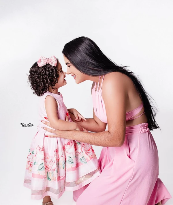 Karla Rafaelli deixa uma filha de apenas quatro anos por Reprodução/ Redes sociais