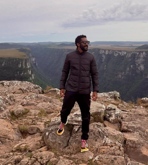 Ator André Luiz Miranda por Reprodução | Instagram