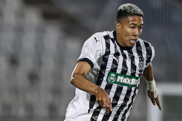Matheus Saldanha com a camisa do Partizan por Reprodução/redes sociais 