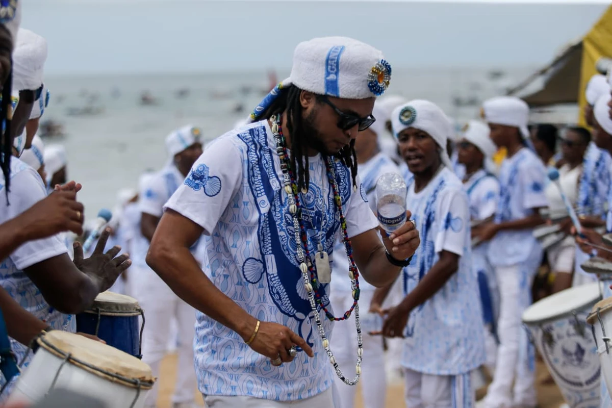 O Gandhy também foi reverenciar Iemanjá por Arisson Marinho