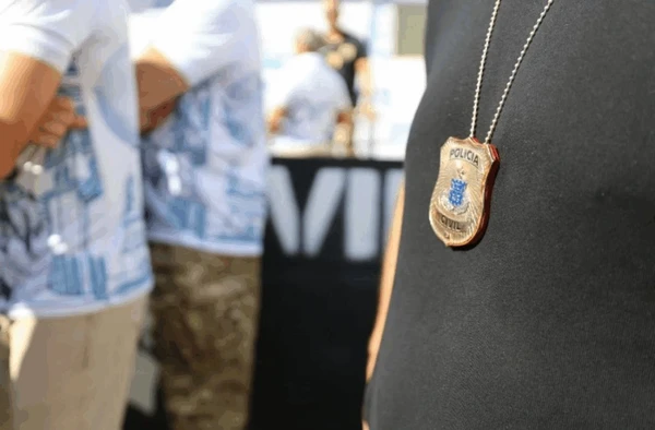 Policiais atuam sem fardamento no Rio Vermelho