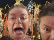 Imagem - David Brazil perde peruca de R$ 7 mil em ensaio da Grande Rio: 'Roubaram meu cabelo'