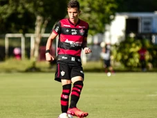 Imagem - Ex-Vitória encanta e marca dois gols em estreia por clube estrangeiro